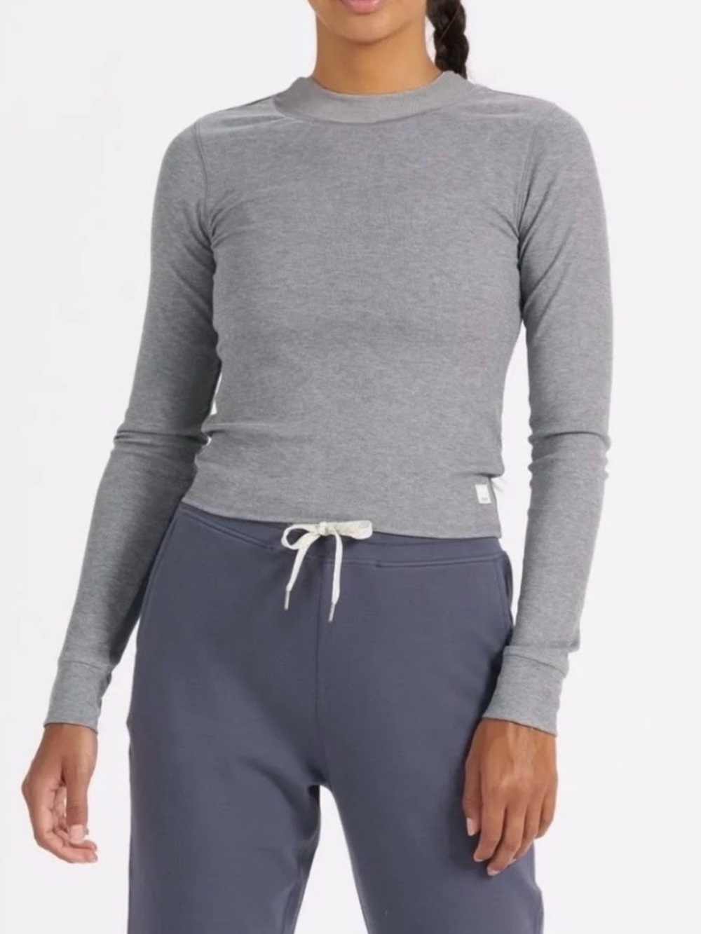 Vuori Slim Fit Long-Sleeve Crewneck Top - Gray